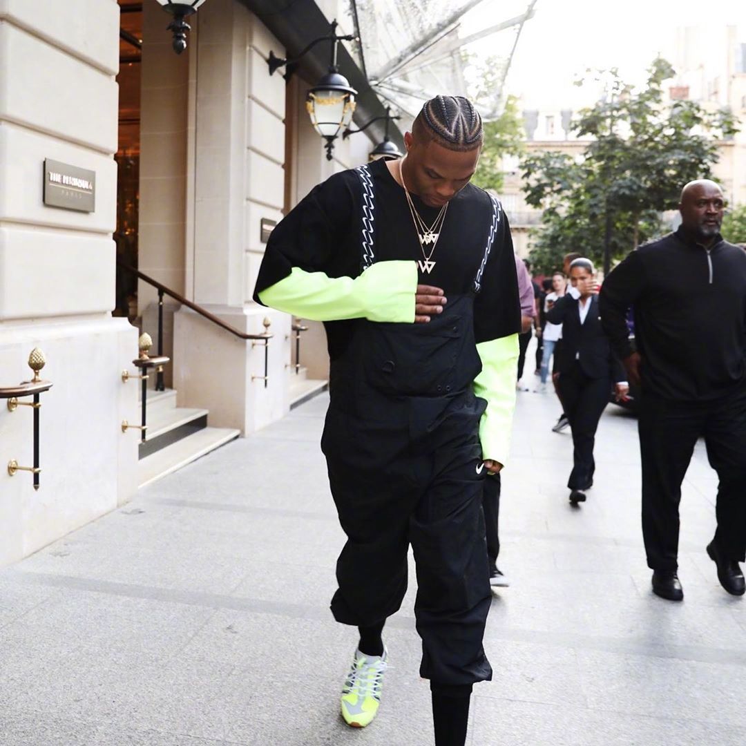 通过厄德高 通过厄德高